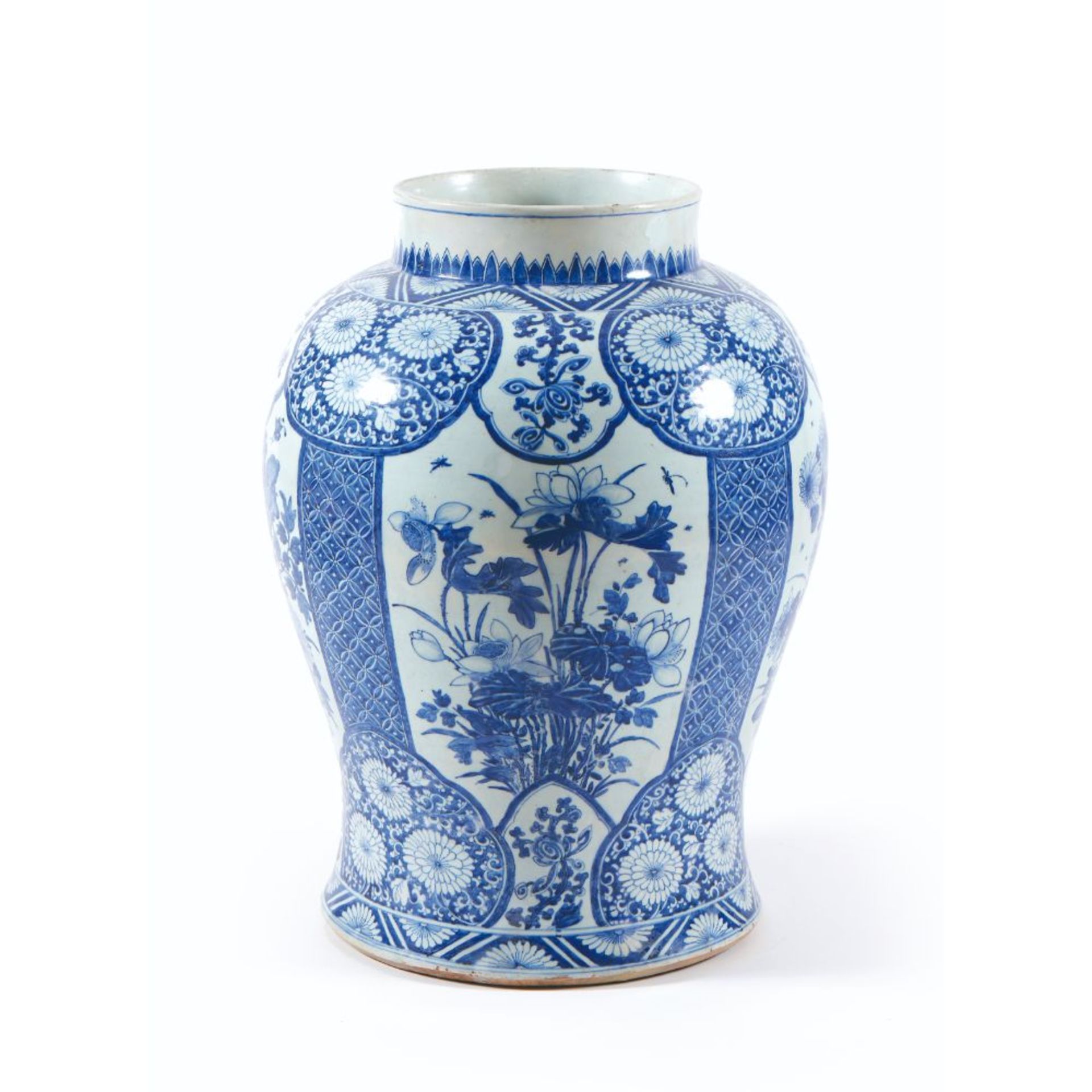 A large blue and white baluster vase - Bild 4 aus 4