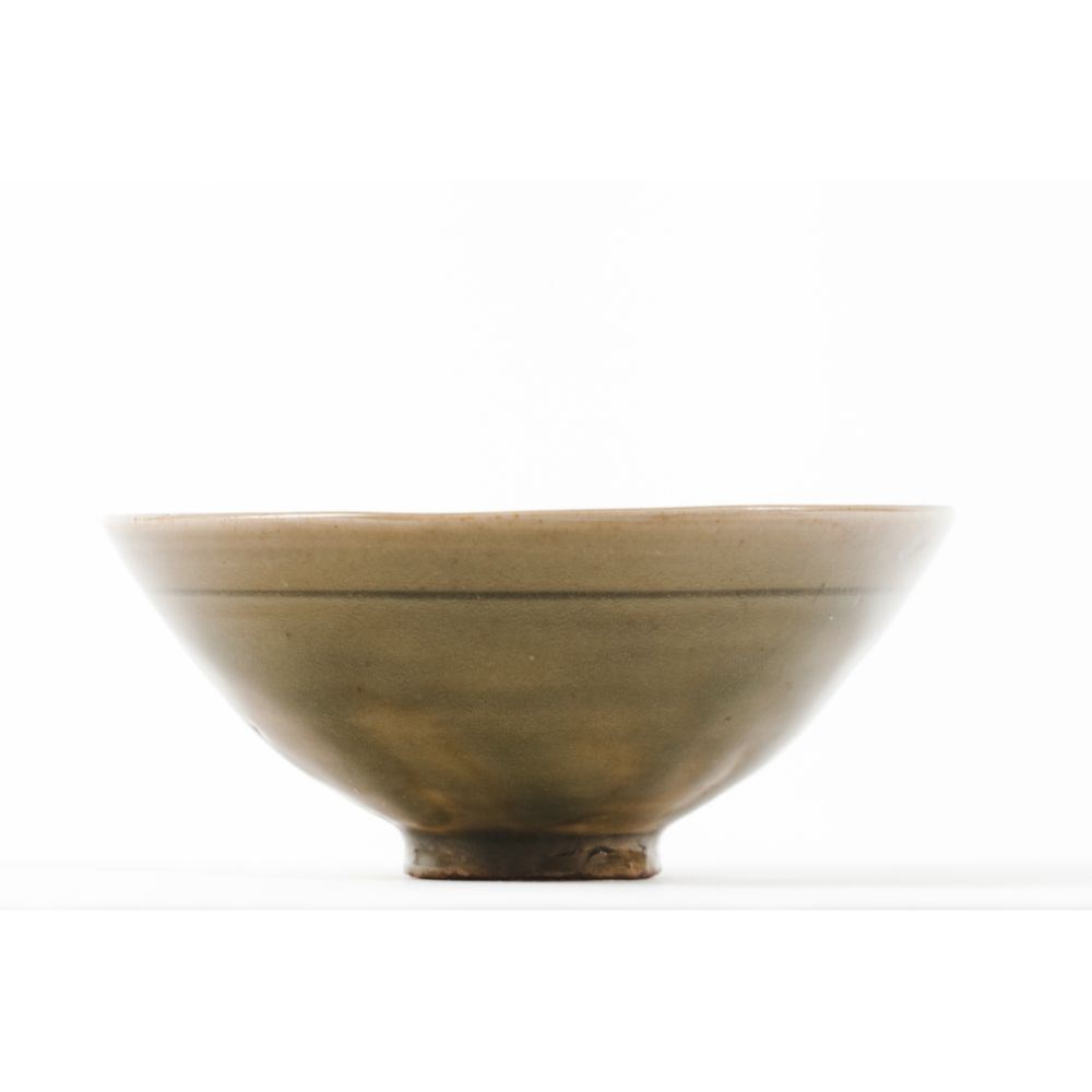 An exceptional 'Yaozhou' celadon bowl - Image 2 of 3