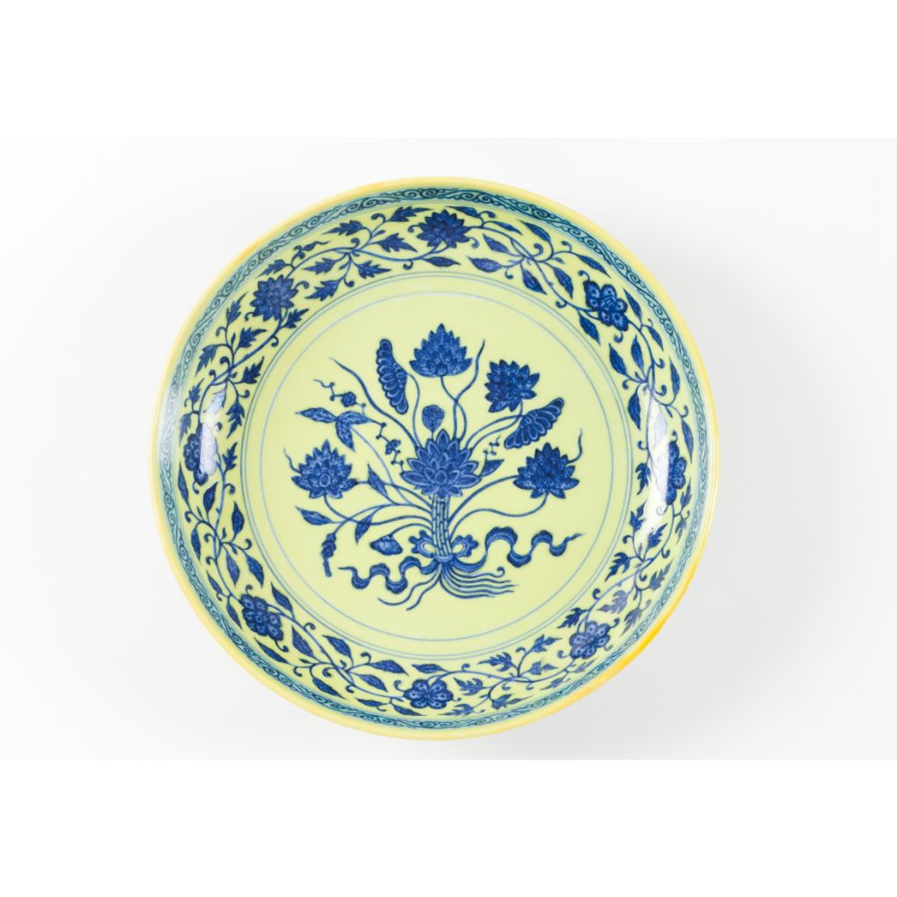 A pair of yellow and blue Ming-style 'Lotus Bouquet' dishes  - Image 3 of 7