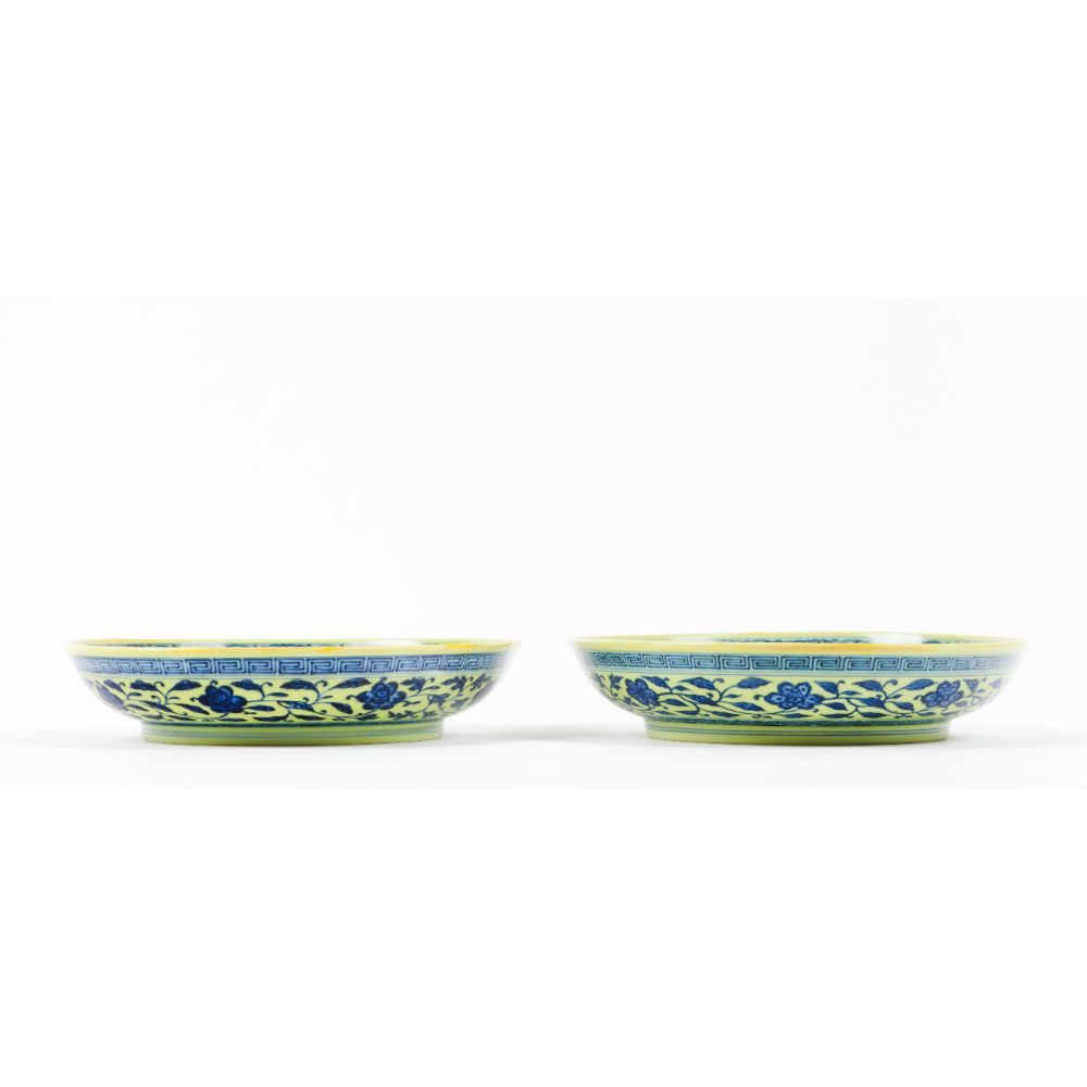 A pair of yellow and blue Ming-style 'Lotus Bouquet' dishes  - Image 7 of 7