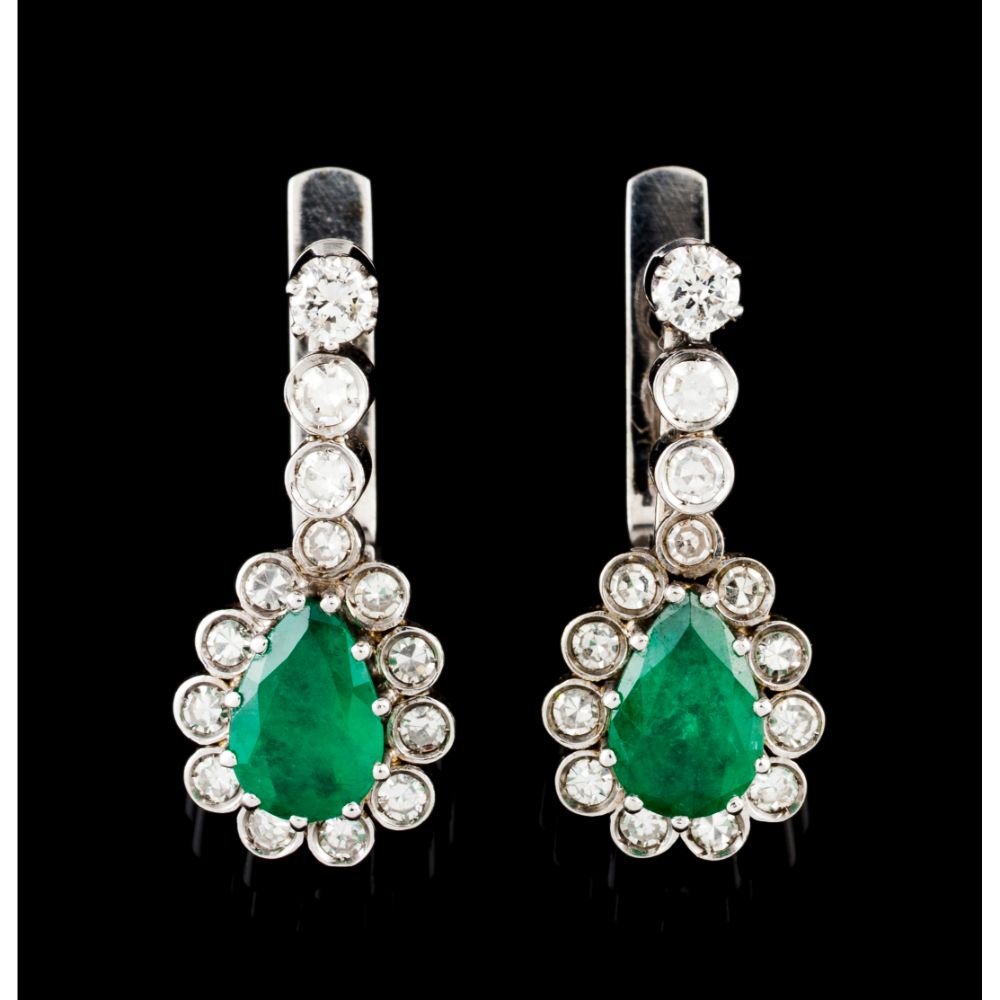 A pair of earrings