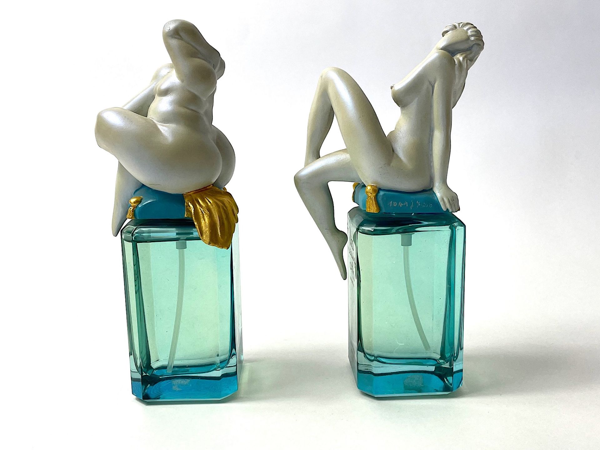 2 Parfumflakons 'Les Beaux Arts'  - Bild 3 aus 5