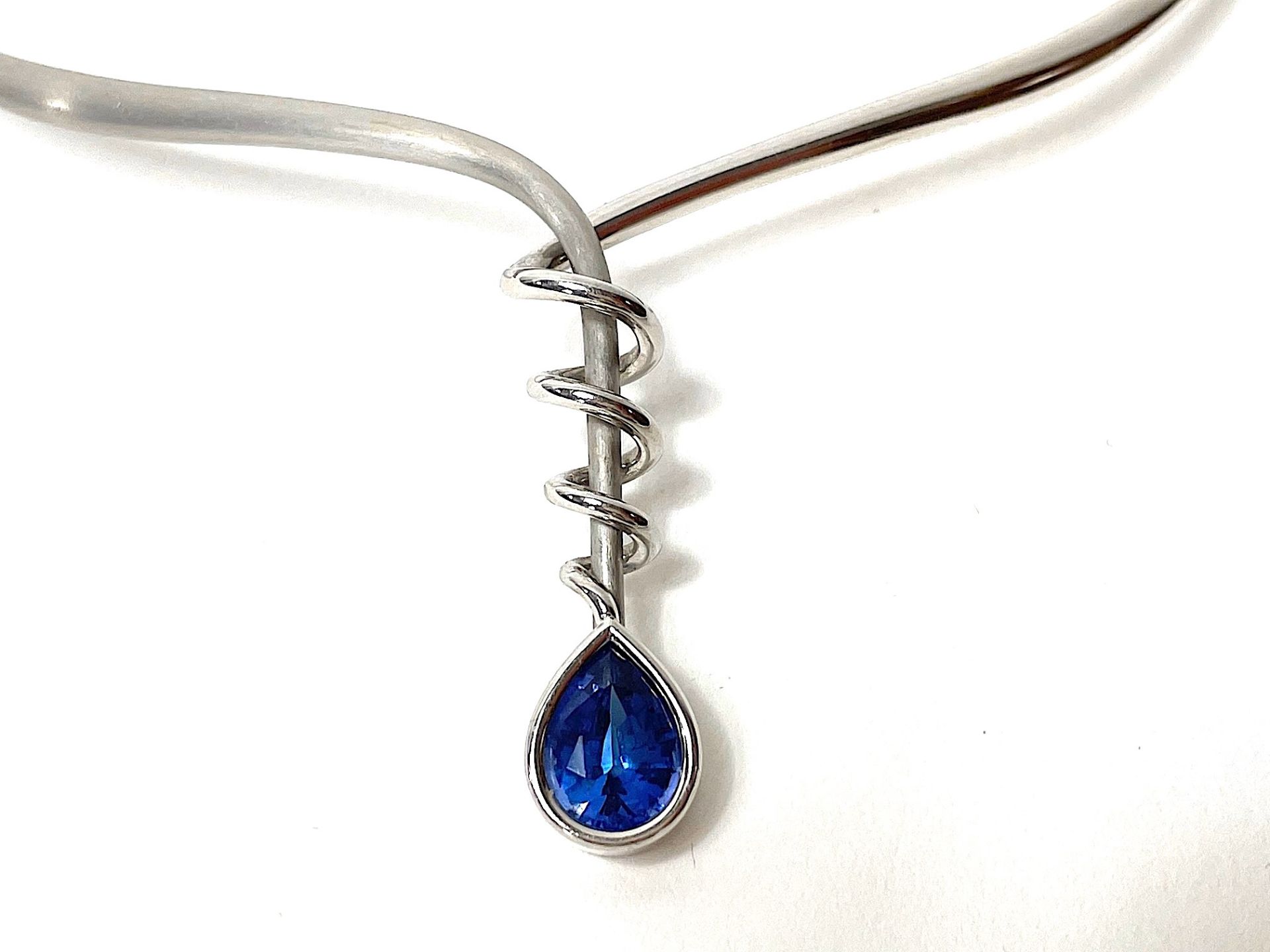 MOMMEN  Tanzanite necklace 18 k white gold