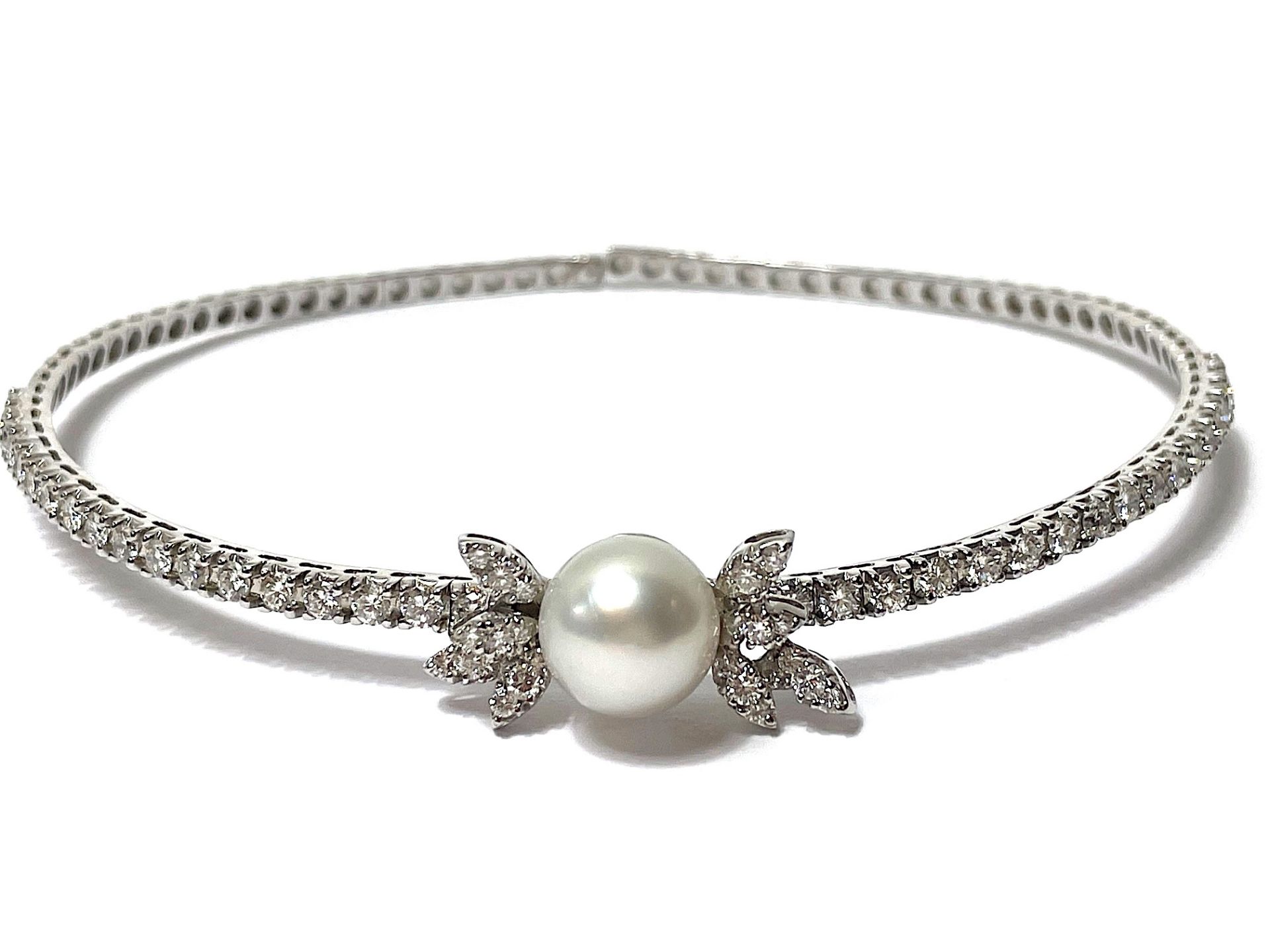 Choker white gold with brilliant-cut diamonds and pearl