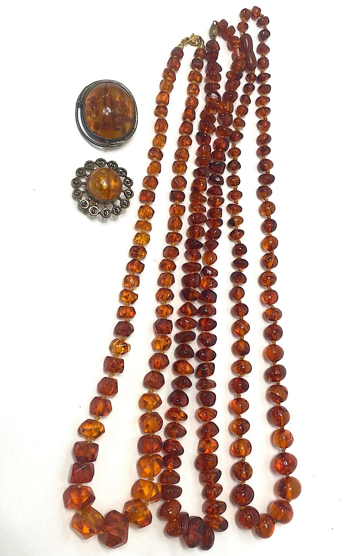 Mixed lot of amber jewelry