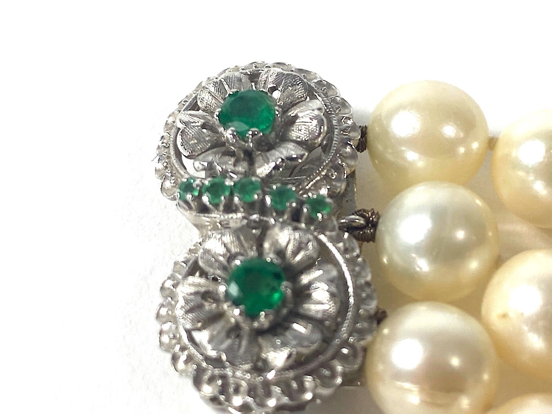Perlenkette und-armband mit Smaragd-Weißgold-Schließe - Bild 4 aus 4