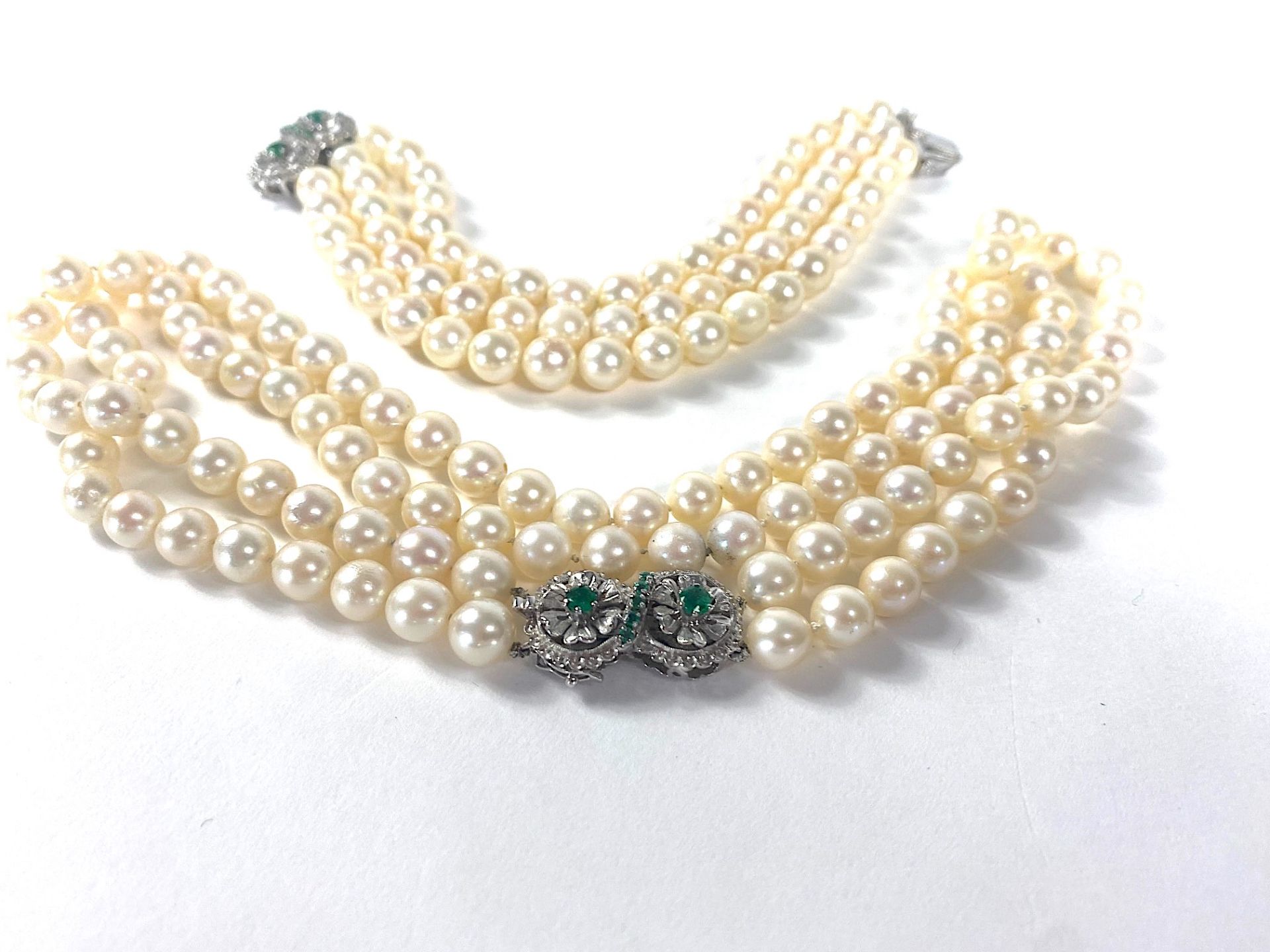 Perlenkette und-armband mit Smaragd-Weißgold-Schließe - Bild 3 aus 4