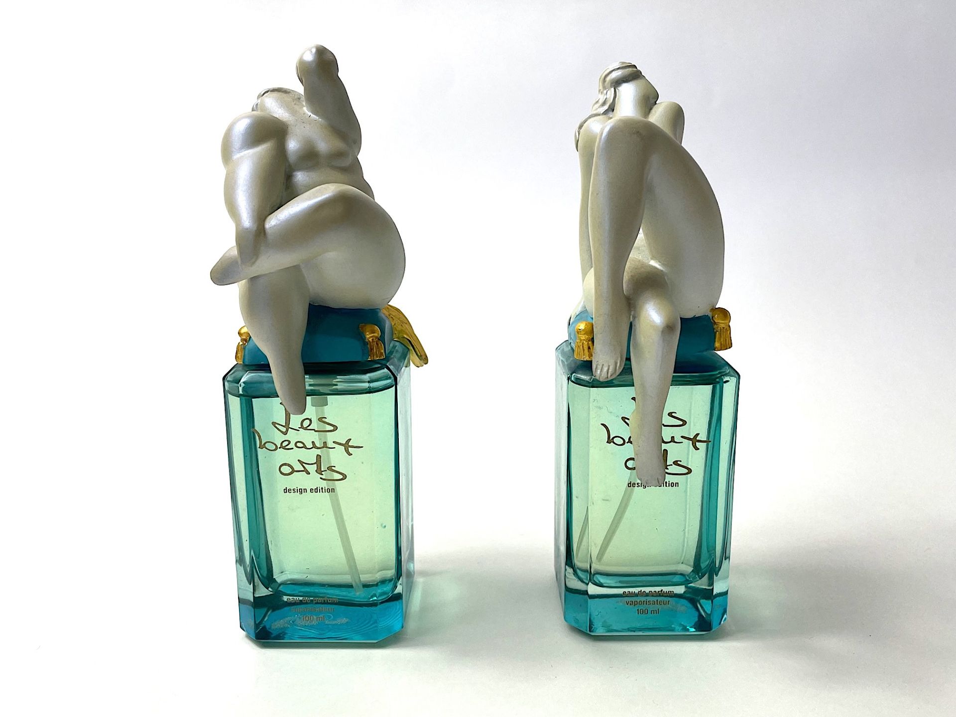 2 perfume bottles 'Les Beaux Arts'