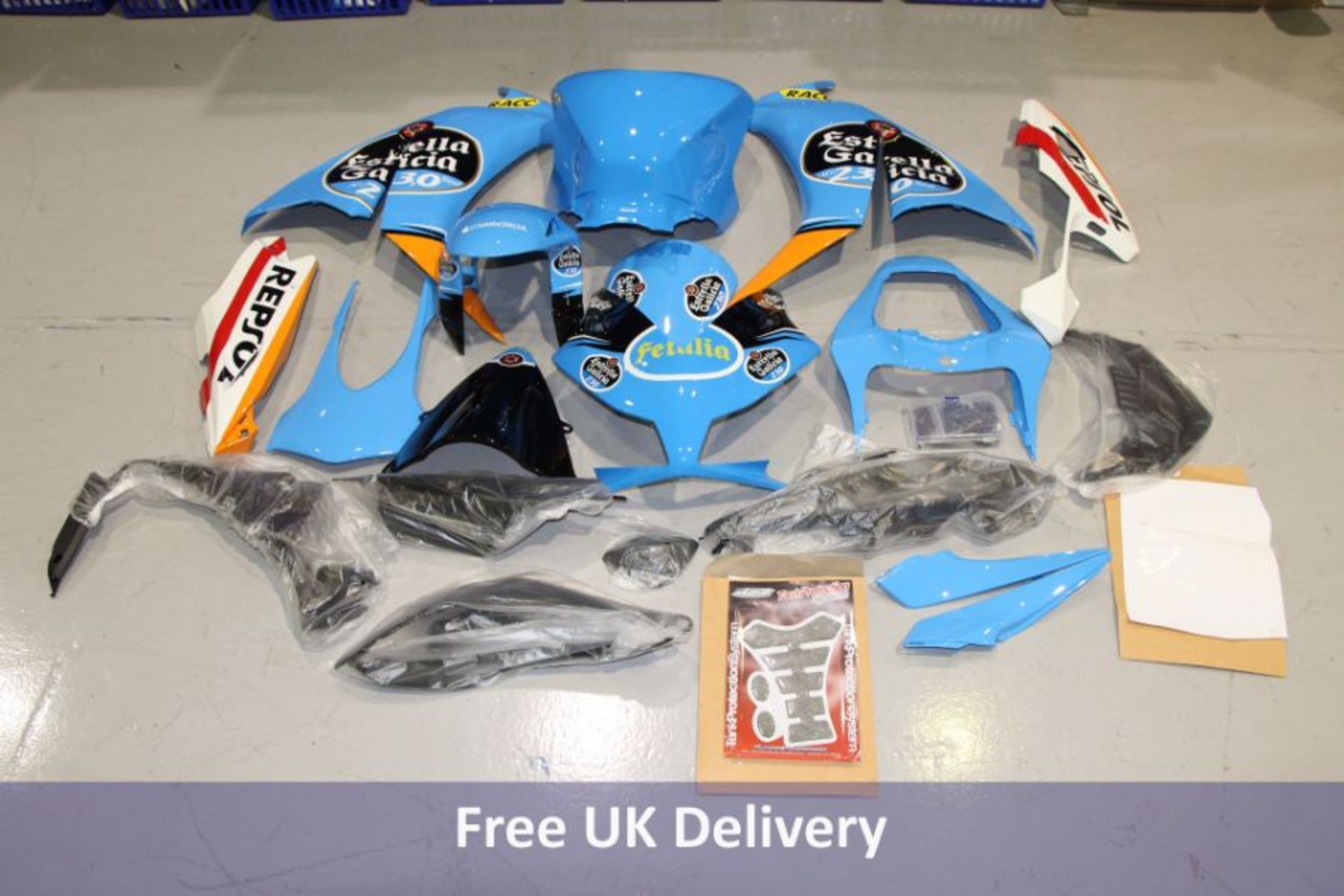 Honda Fireblade Fairing Kit painted in Estrella Galicia 23,0 racing colours with fixings and tank pa