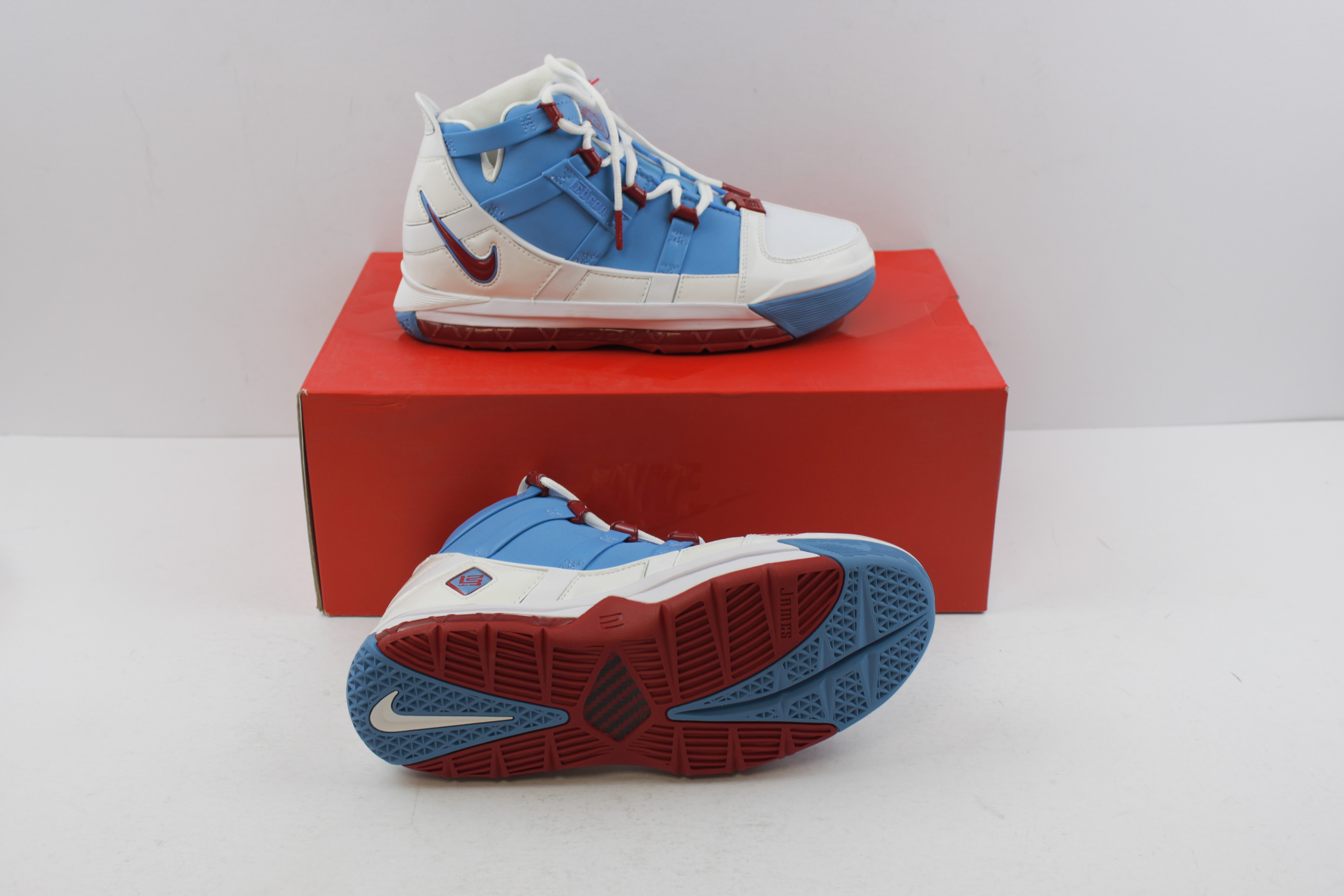 Nike Men's Zoom Lebron III QS "Houston Oilers " Trainers, UK 8 - Image 2 of 2