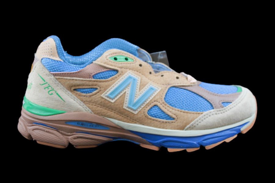 New Balance Women's Trainers, Multicolored, UK 4. Box damage