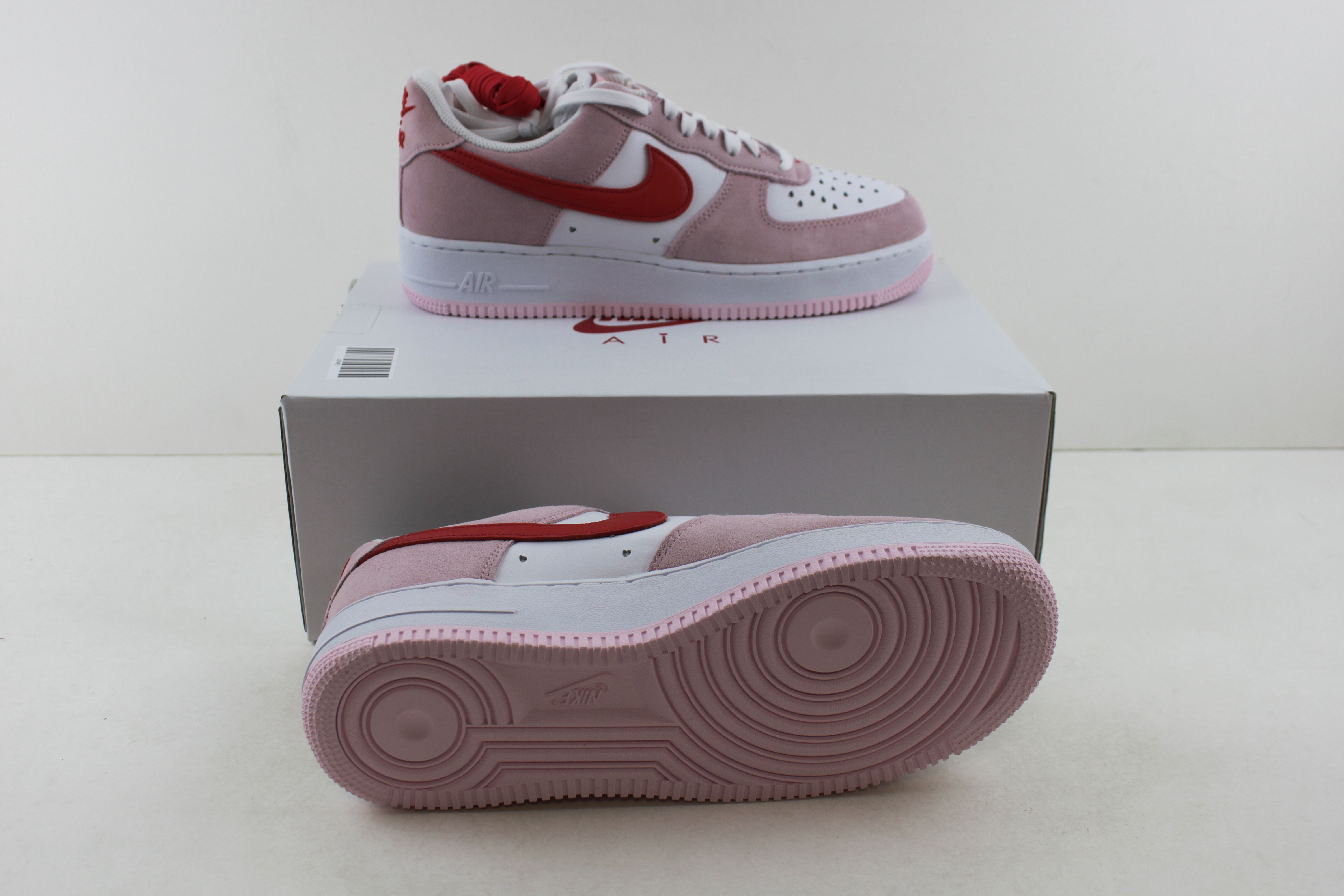 Nike Men's Air Force 1 Low 07 Trainers, QS Valentine's Day 'Love Letter' Edition, Tulip Rose, UK 8.5 - Image 2 of 4