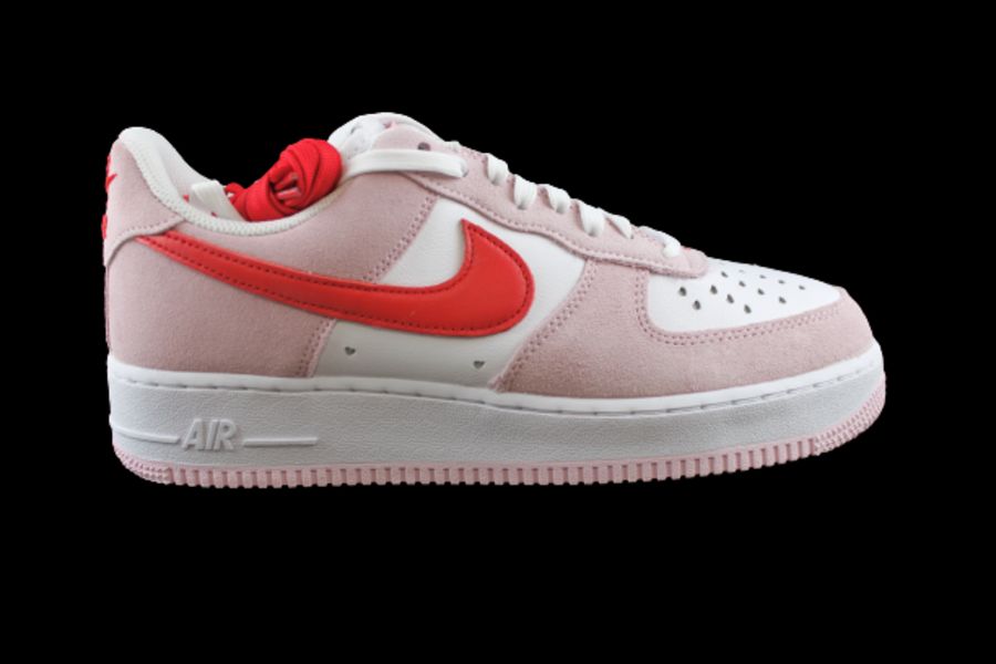 Nike Men's Air Force 1 Low 07 Trainers, QS Valentine's Day 'Love Letter' Edition, Tulip Rose, UK 9