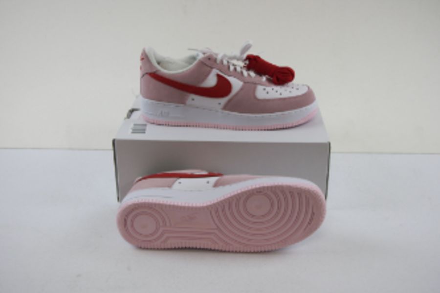 Nike Men's Air Force 1 Low 07 QS Valentine's Day Love Letter21 Trainers, Tulip Rose and University R - Image 2 of 6