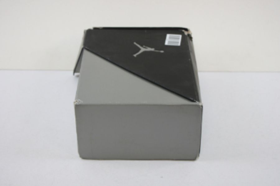 Nike Air Jorden 11 Junior Retro, Black and White, UK 2.5. Damaged Box - Image 3 of 6