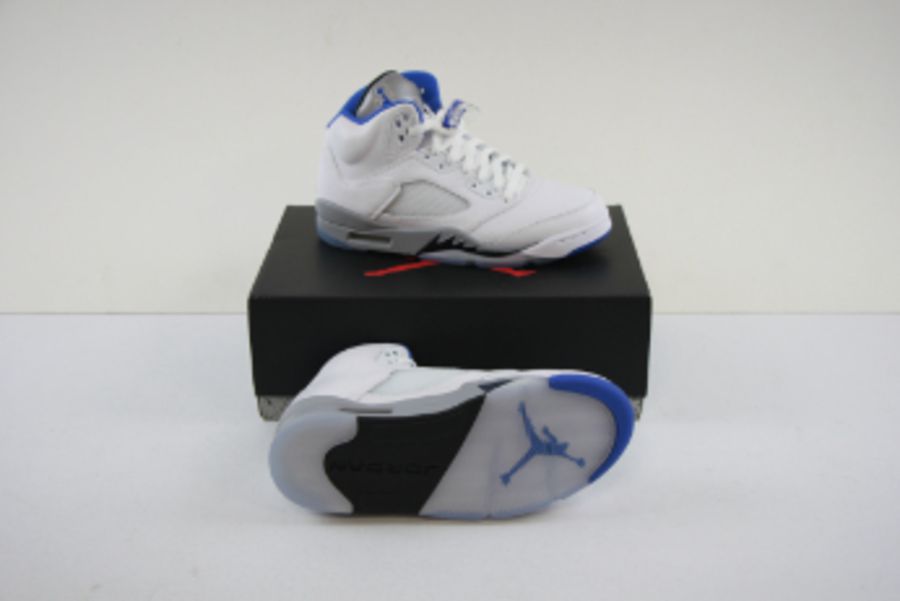 Nike Air Jordan 5 Men's AJ Retro Stealth Trainers, White and Hyper Royal Blue, UK 6.5 - Image 2 of 6