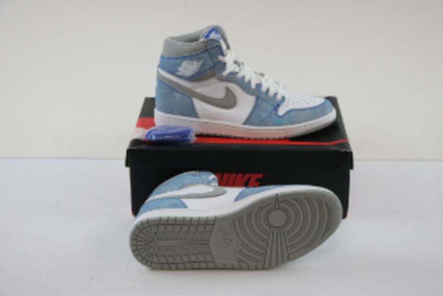 Nike Air Jordan Men's 1 Retro High OG Trainers, Hyper Royal and White, UK 9.5 - Image 2 of 6