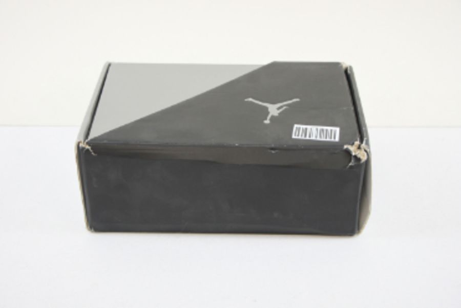 Nike Air Jorden 11 Junior Retro, Black and White, UK 2.5. Damaged Box - Image 4 of 6