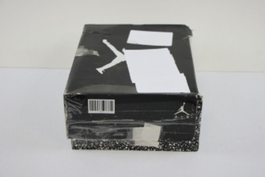 Nike Air Jordan 5 Men's Retro Low-Top Trainers, Black, Cool Grey and White, UK 8. Box damage - Image 3 of 6