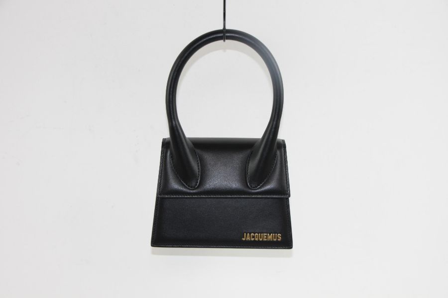 Jaquemus La Montagne 'Le Chiquito Moyen' Shoulder Bag, Black