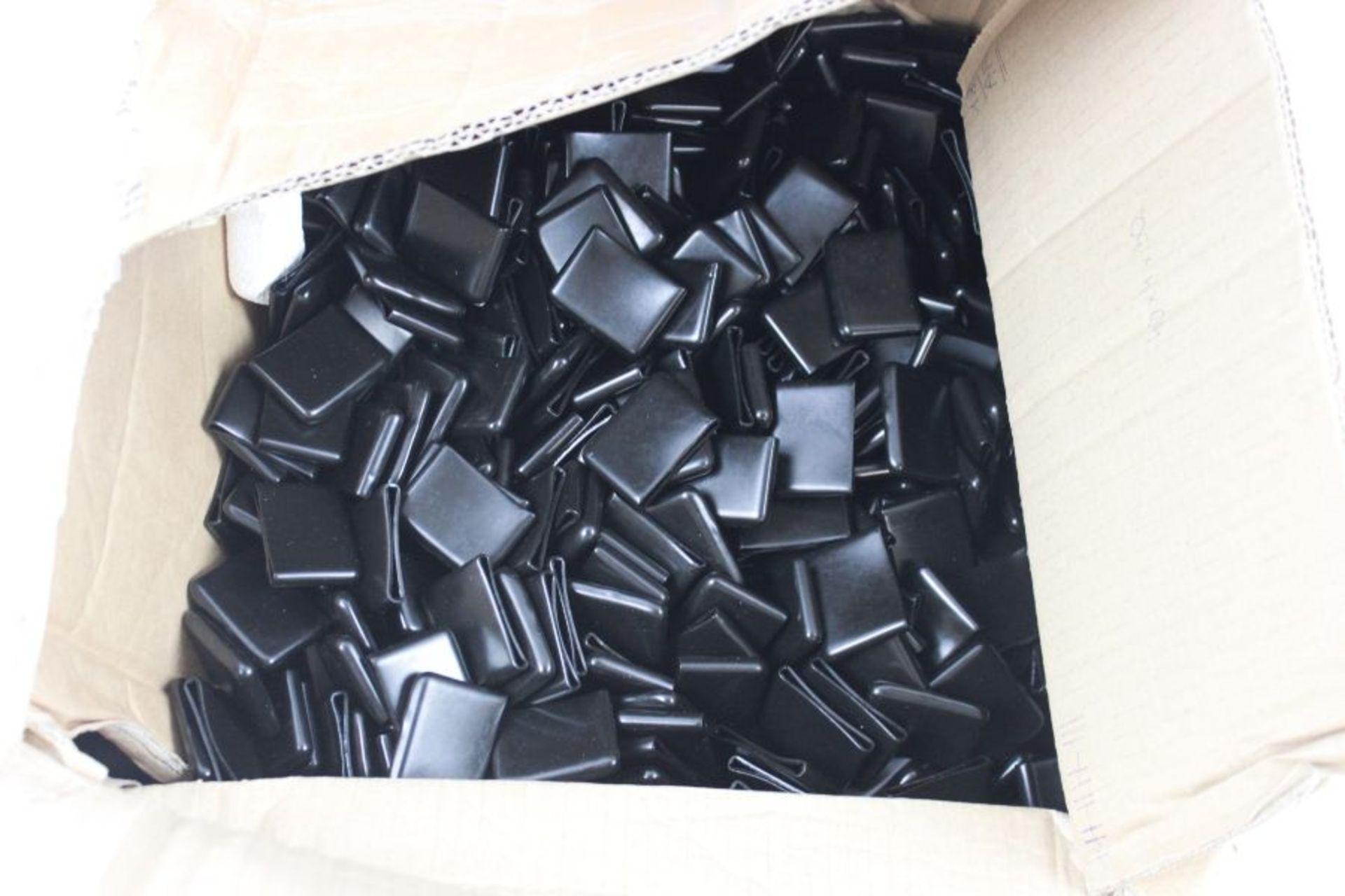 Approximately One Thousand and Eighty Vinyl Plastic Sleeves, 40x4x30 mm
