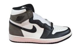 Nike Men's Air Jordan 1 Retro High Trainers, Dark Mocha, UK 7.5 Authenticated