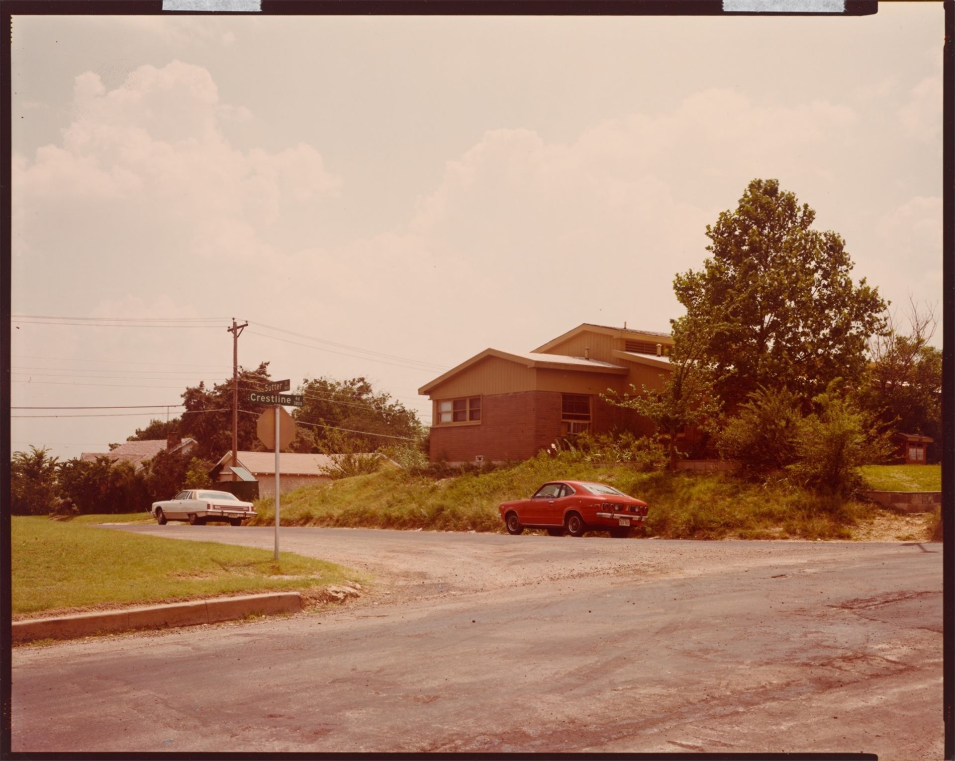 Stephen Shore. ”Sutter St.[reet] + Crestline Rd., Fort Worth, Texas”, June 3. 1976
