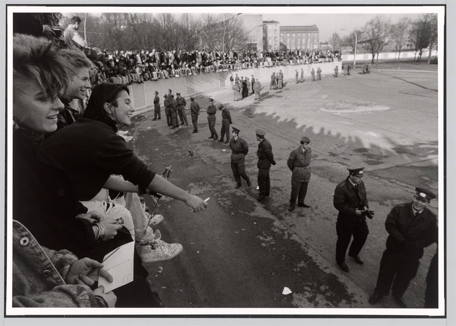 Barbara Klemm. ”Fall der Mauer, Berlin, 10. November, 1989”. - Image 2 of 4
