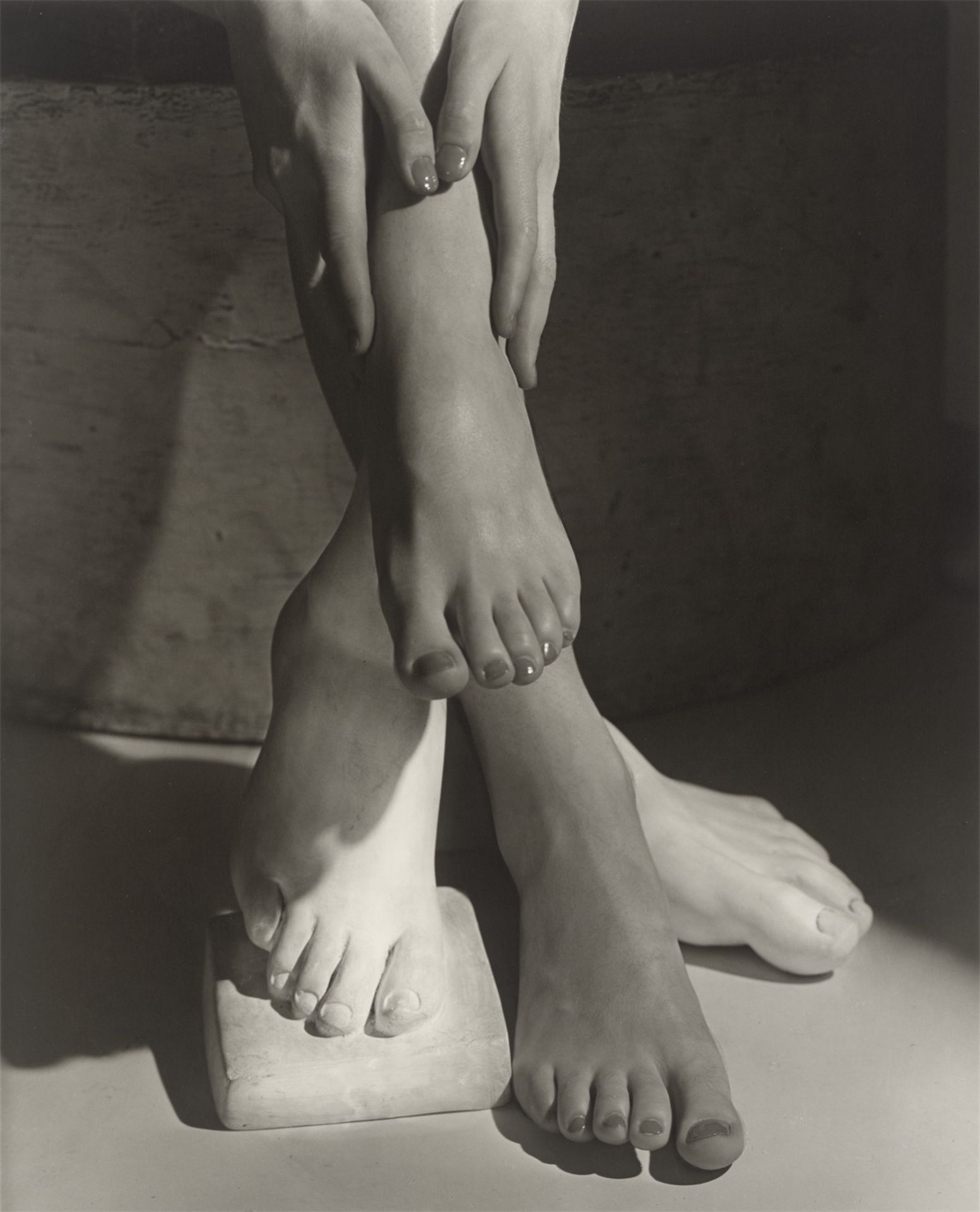 Horst P. Horst (d.i. Horst Paul Albert Bohrmann). Barefoot Beauty. 1941