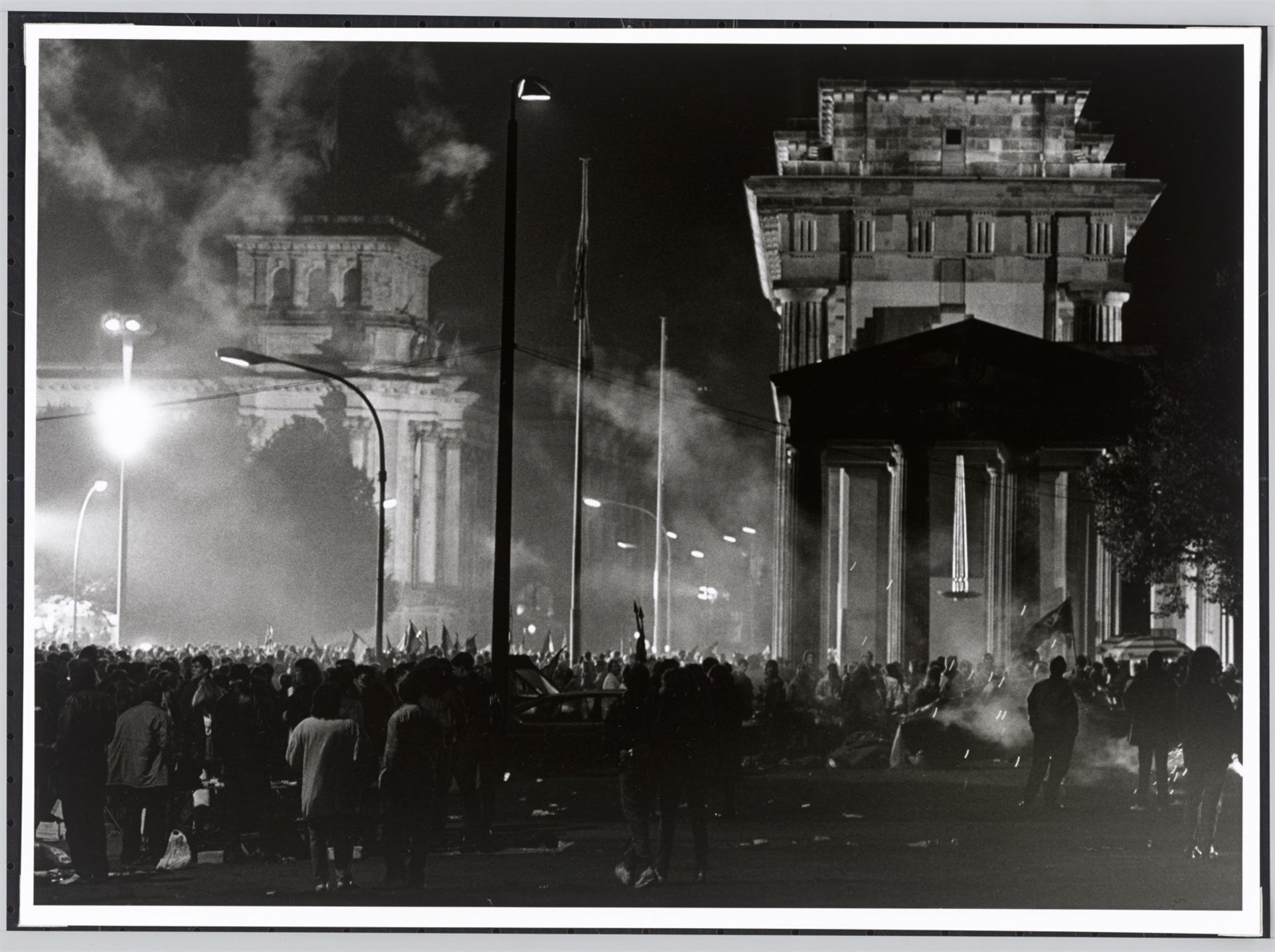 Barbara Klemm. „Tag der deutschen Vereinigung, Berlin, 3. Oktober, 1990“. - Bild 2 aus 4