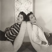 Horst P. Horst (d.i. Horst Paul Albert Bohrmann). Bouvier Sisters, Jackie & Lee, New York. 1955