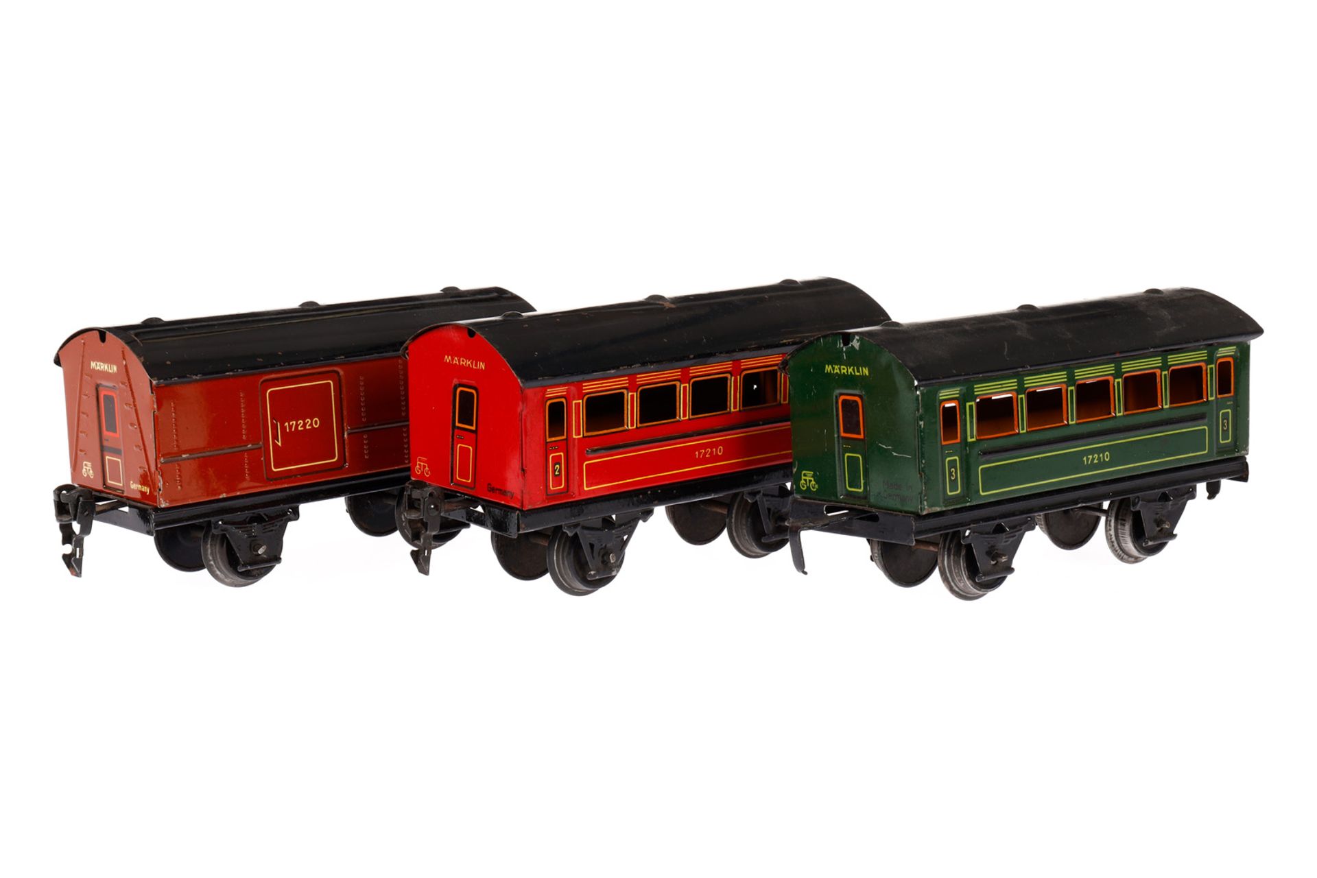 2 Märklin Personen- und 1 Gepäckwagen 1721/1722, Spur 0, CL, LS tw ausgeb., gealterter Lack, L 14,5,