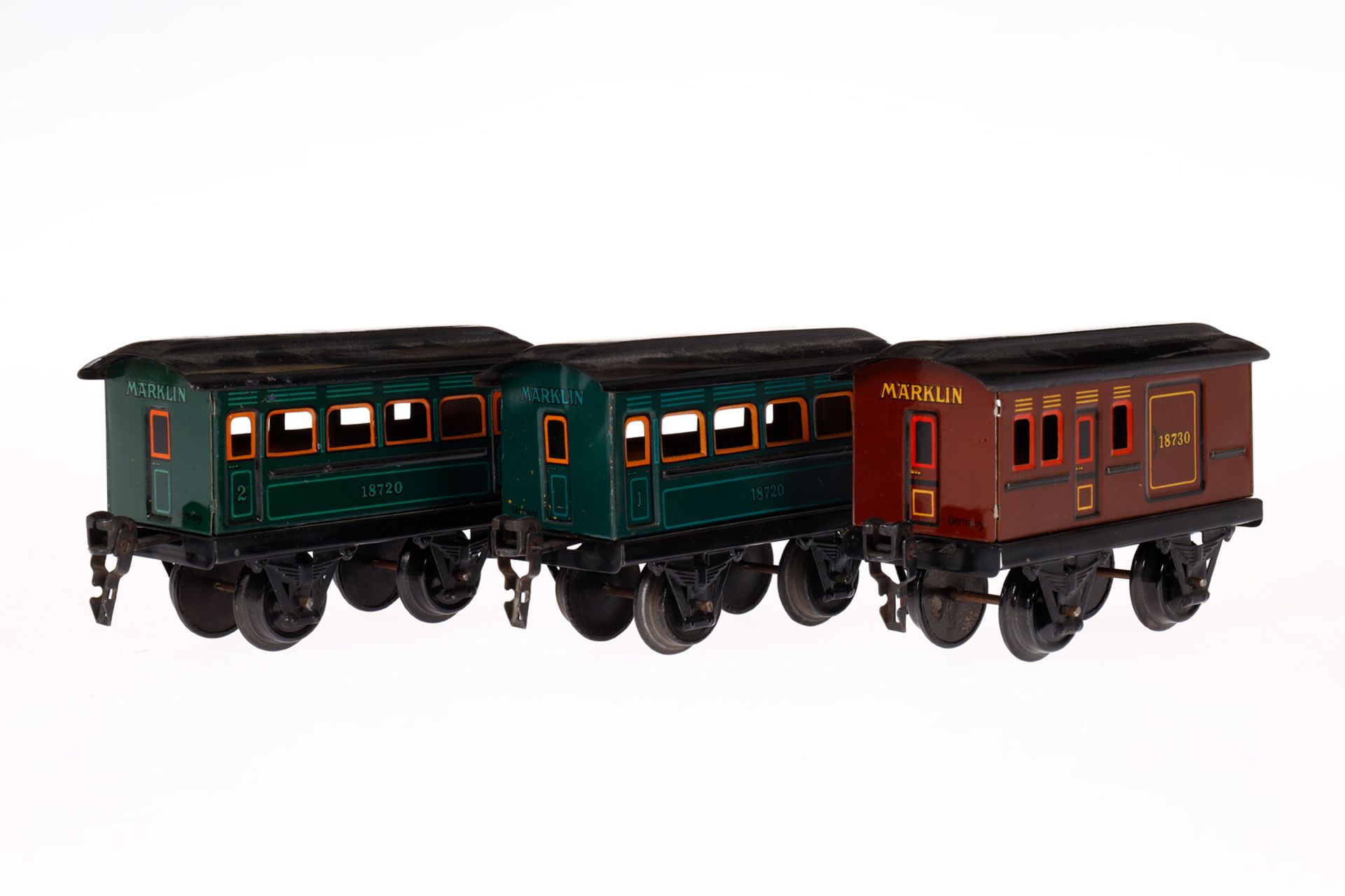 2 Märklin Personen- und 1 Gepäckwagen, Spur 0, CL, 1 Dach rest., LS und gealterter Lack, L 11, Z 2- - Bild 2 aus 3