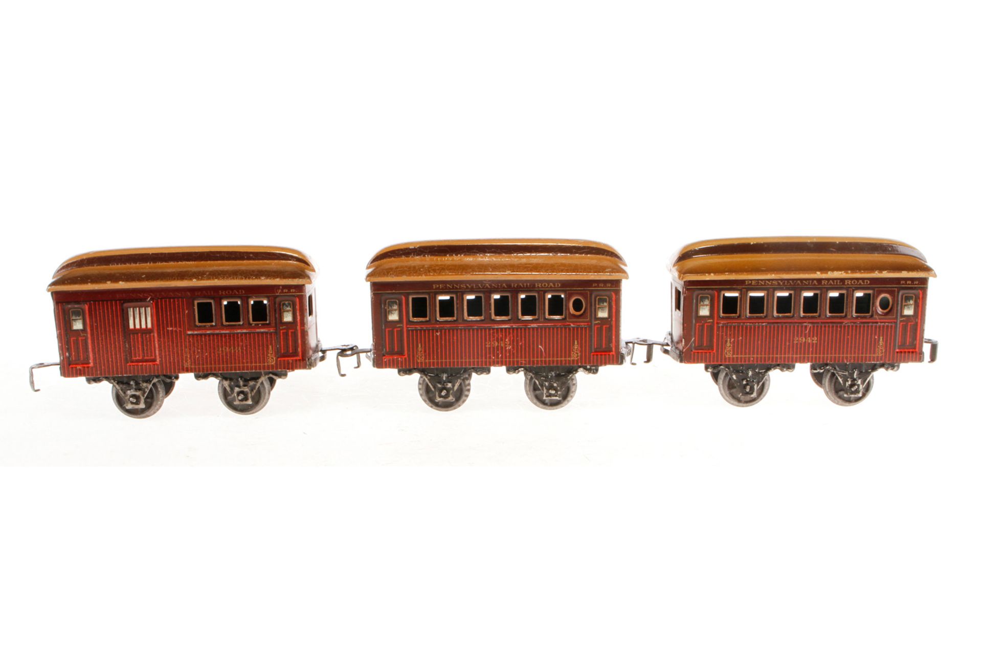 2 Märklin amerik. Personen- und 1 Personen-/Raucherwagen 2942/2943, Spur 0, CL, LS und gealterter