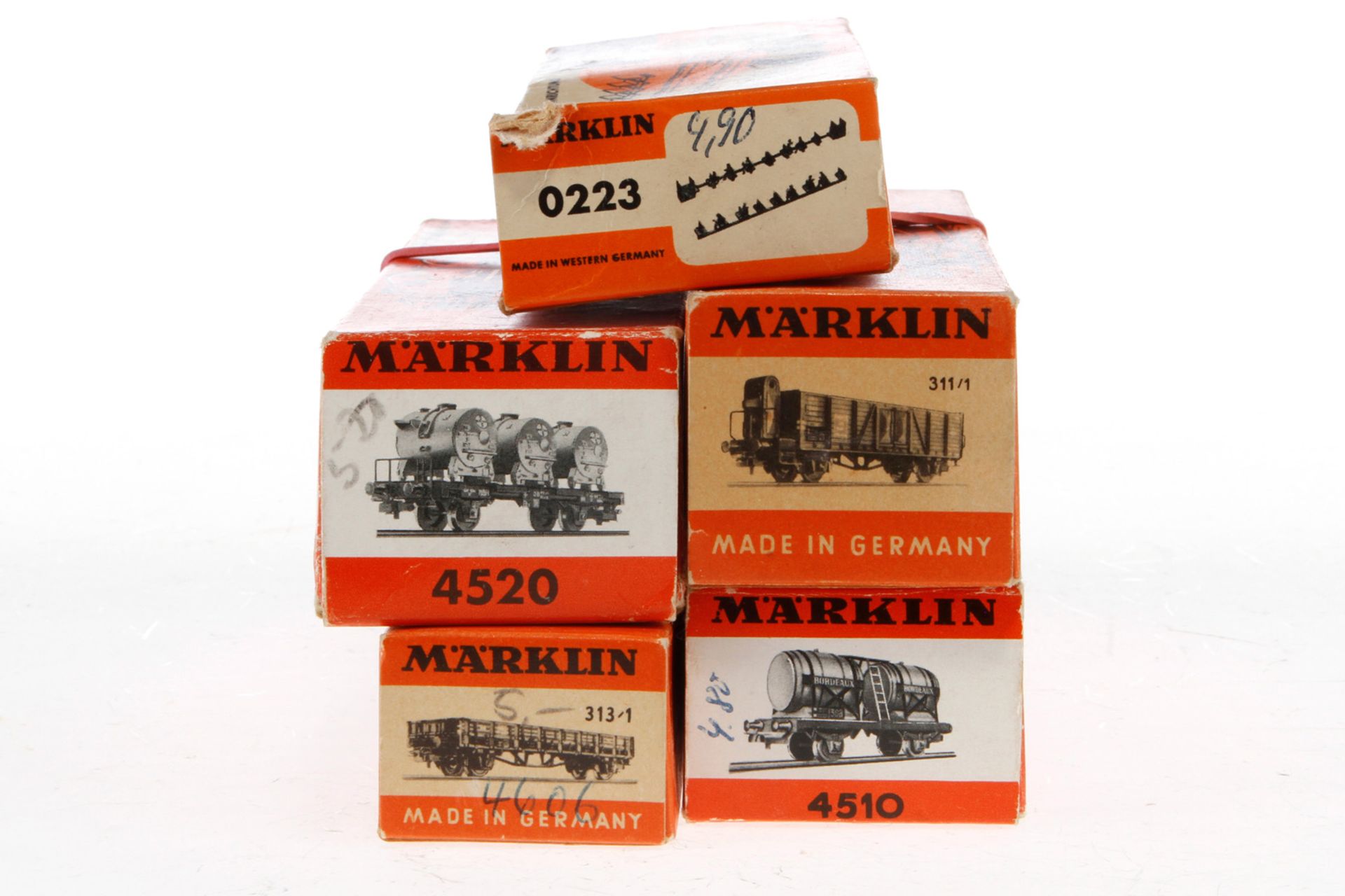 4 Märklin Güterwagen 311/1, 313/1, 4510 und 4520, Spur H0, dazu Inneneinrichtung 0223,