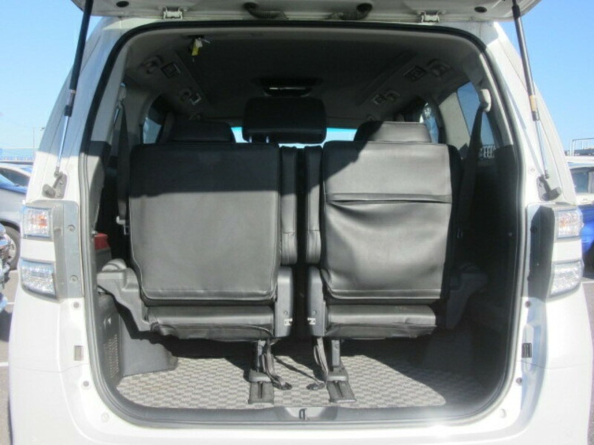 2011 Toyota Vellfire (Alphard) 2.4 - Petrol ULEZ compliant. - Image 5 of 16