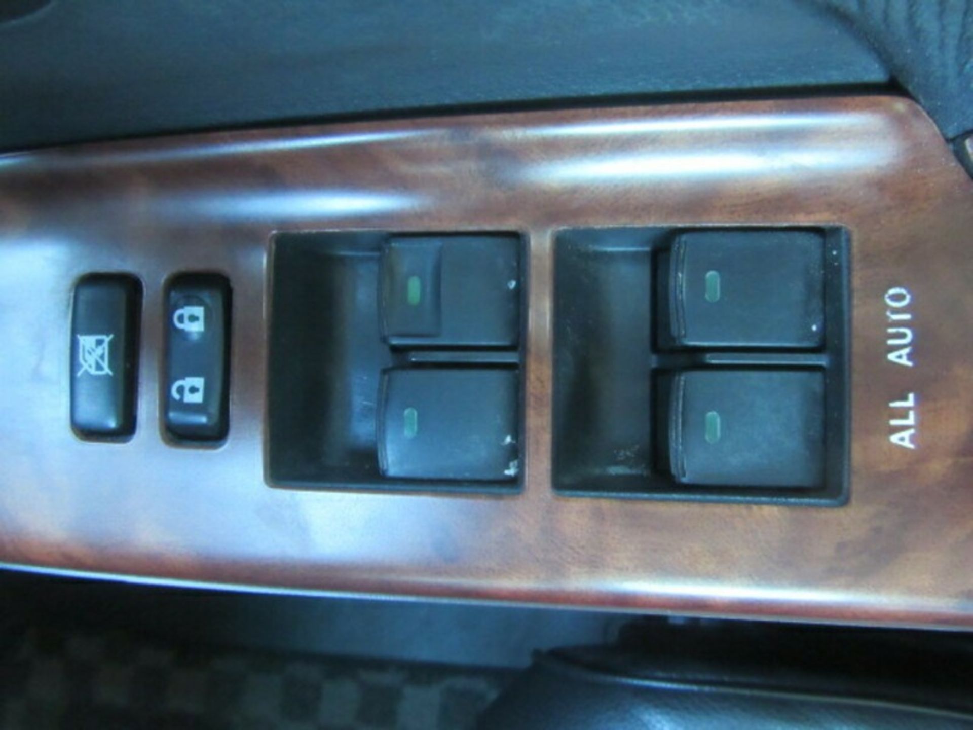 2011 Toyota Vellfire (Alphard) 2.4 - Petrol ULEZ compliant. - Image 13 of 16