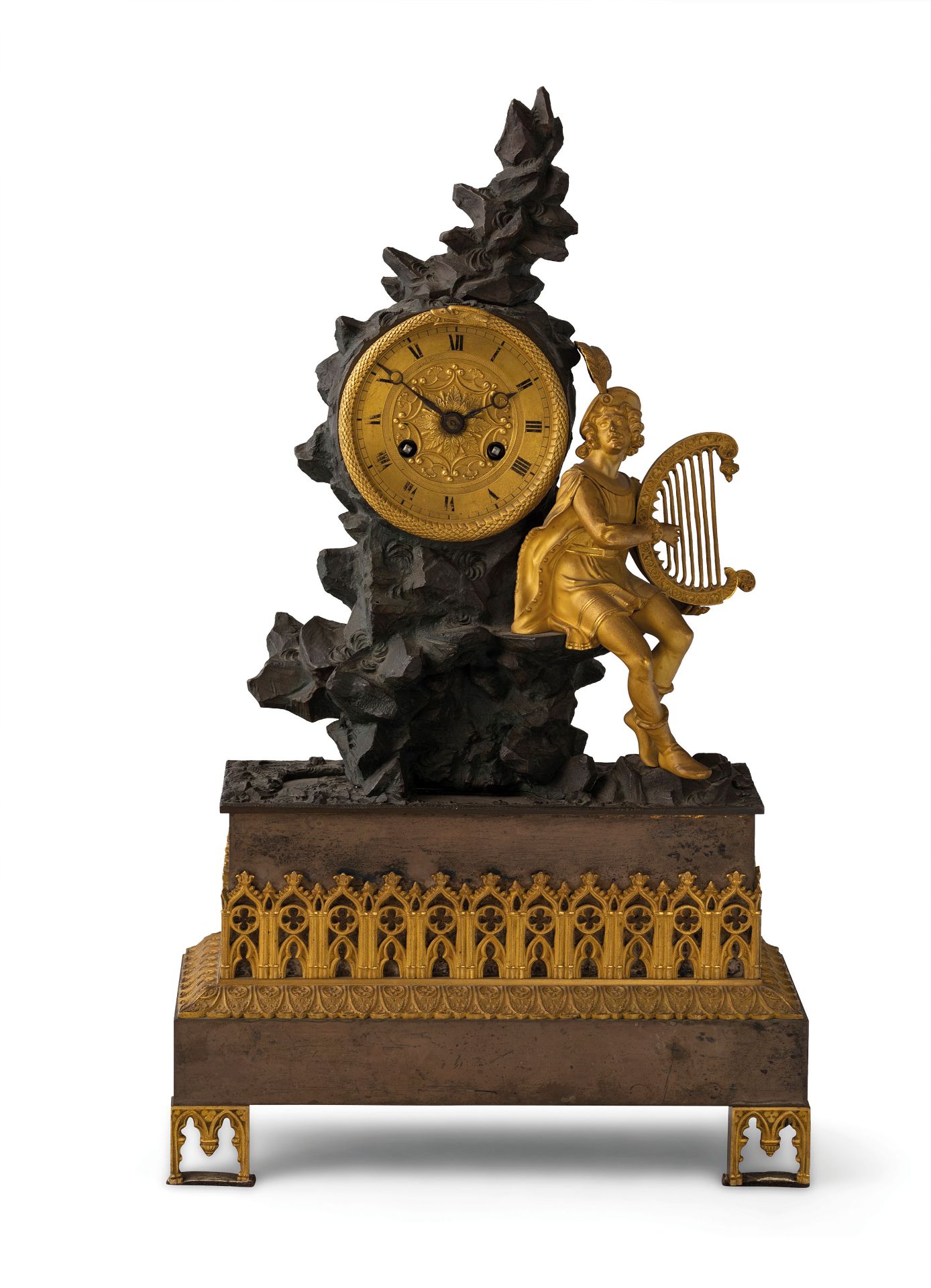 OROLOGIO A PENDOLO D'APPOGGIO IN BRONZO DORATO E PATINATO, FRANCIA, 1840 CIRCA