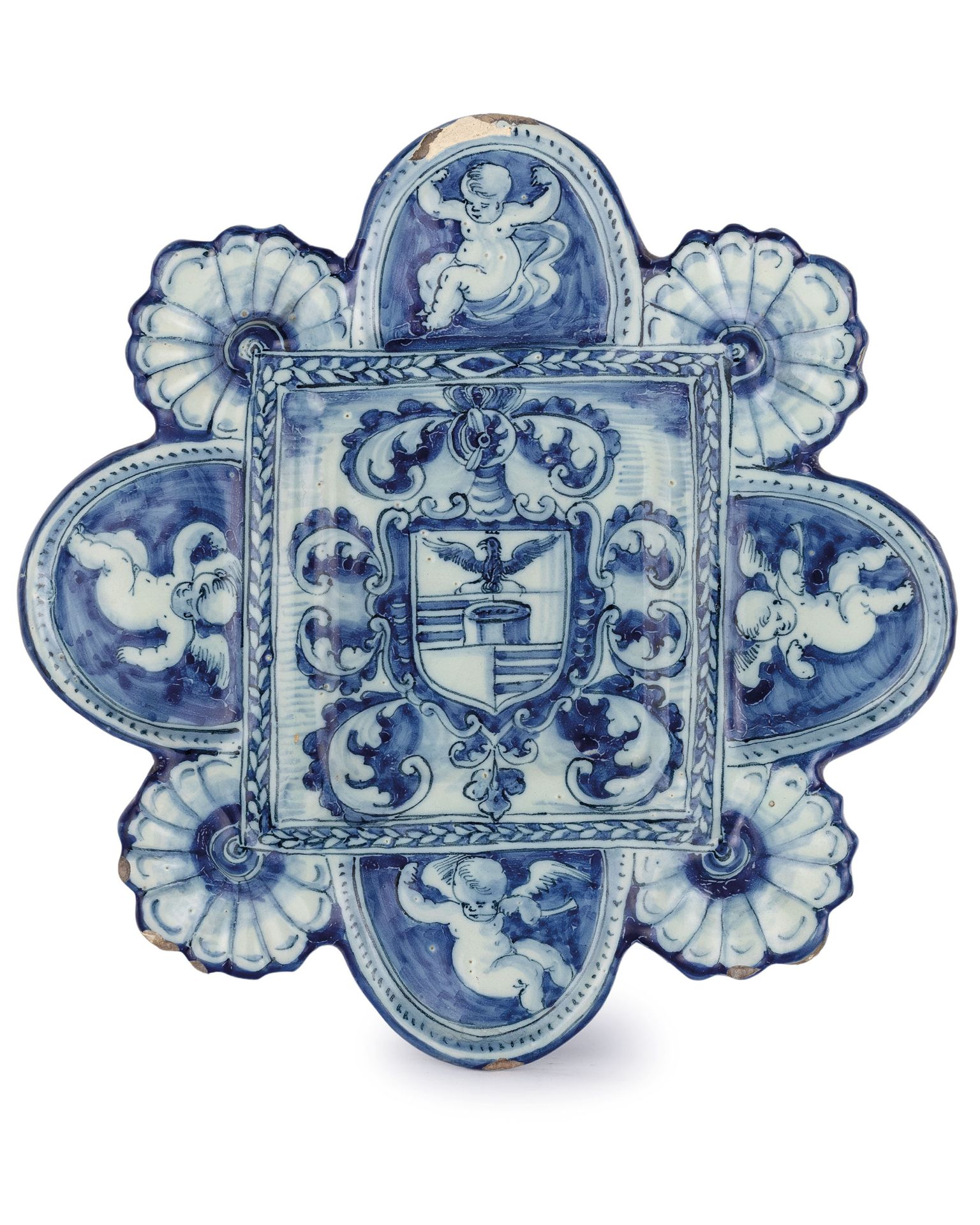 CENTROTAVOLA IN MAIOLICA BIANCA E BLU, FORNACE DI ALBISOLA, FINE DEL XVII SECOLO-INIZIO DEL XVIII