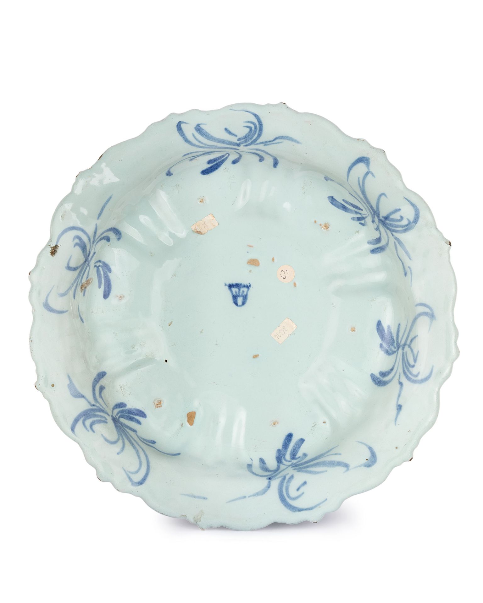 PIATTO DA PARATA IN MAIOLICA BIANCA E BLU, FORNACE LIGURE, XVII SECOLO - Bild 2 aus 2