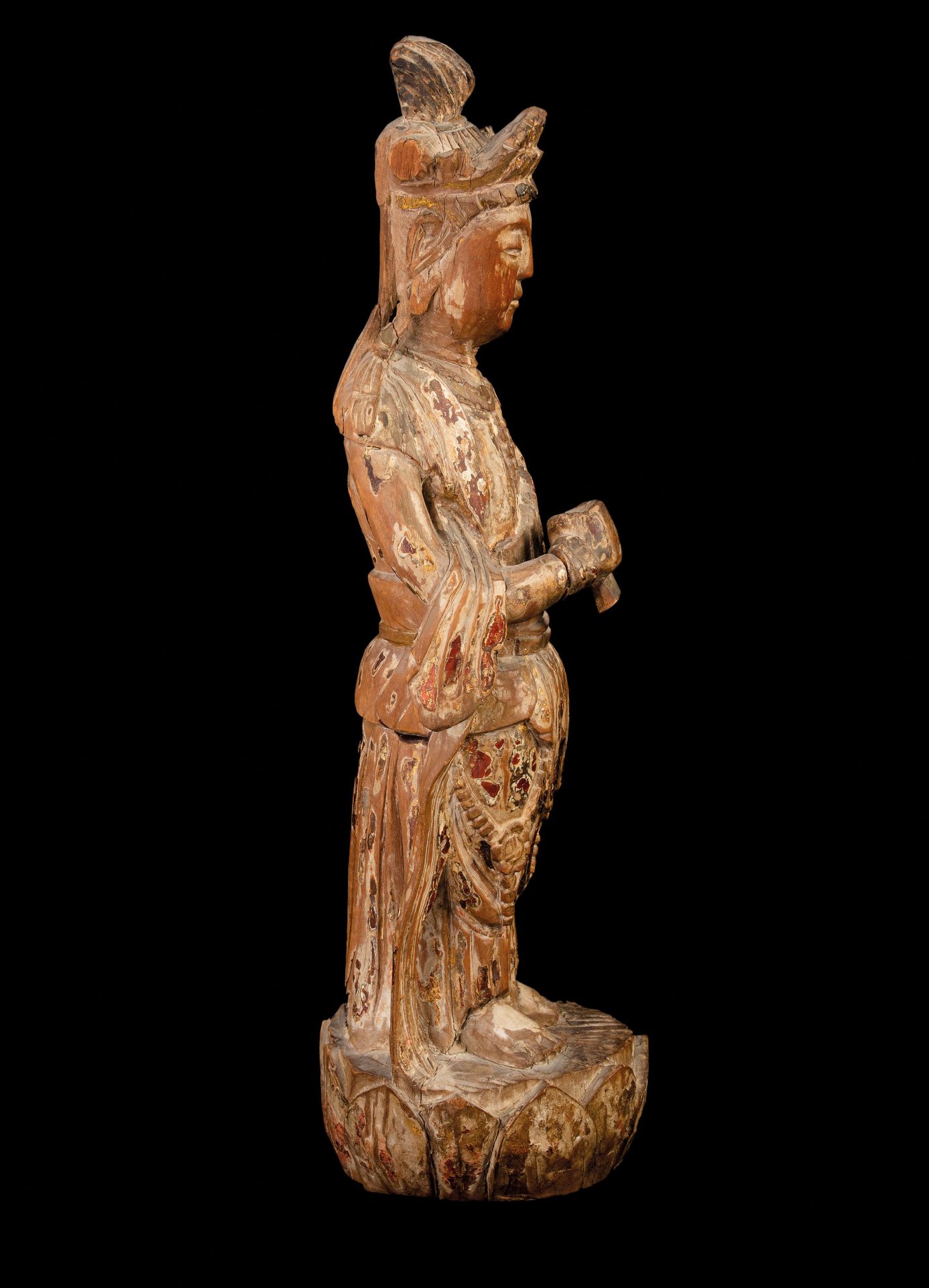 FIGURA DI GUANYIN IN LEGNO PARZIALMENTE DIPINTO E PARZIALMENTE DORATO, CINA, EPOCA MING (1368-1644) - Bild 4 aus 5