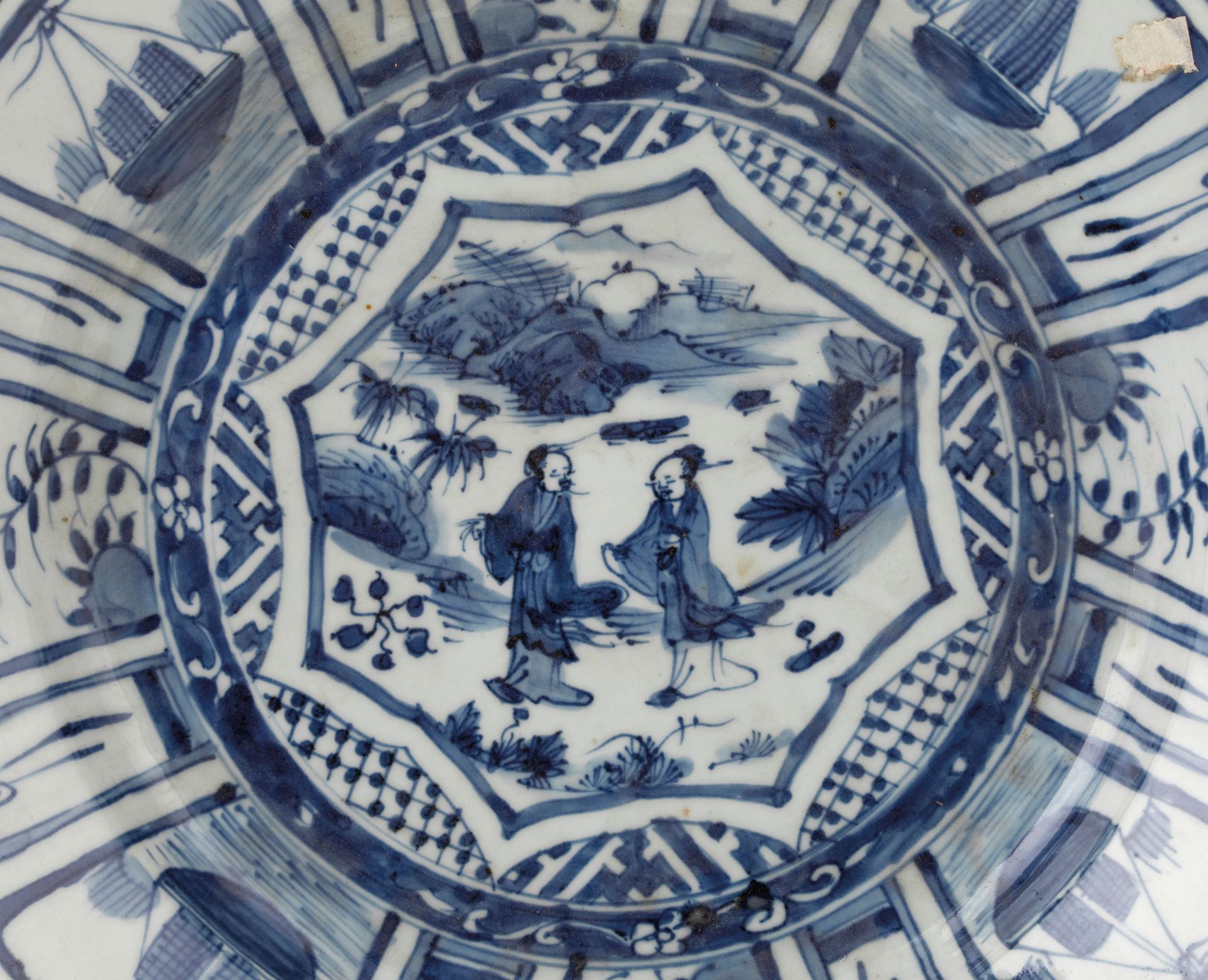 GRANDE PIATTO IN PORCELLANA BIANCA E BLU, CINA, DINASTIA MING, EPOCA WANLI (1573-1619) - Bild 2 aus 4