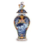 VASO CON COPERCHIO IN MAIOLICA POLICROMA, FORNACE DI DELFT, XVIII-XIX SECOLO