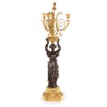 COPPIA DI CANDELABRI IN BRONZO PATINATO E DORATO, XIX SECOLO