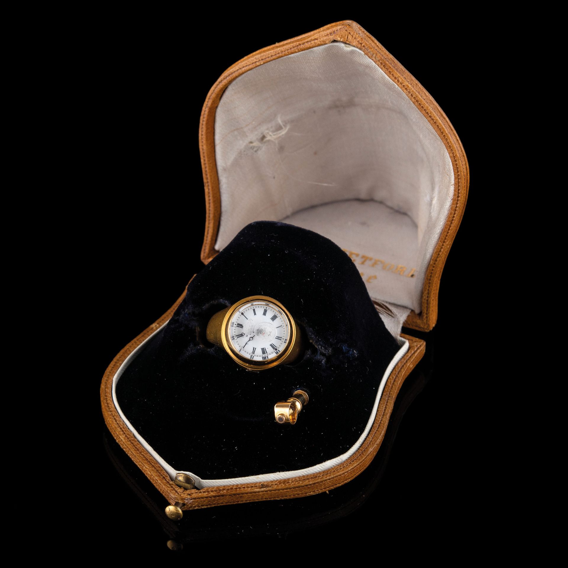 HENRY CAPT, ECCEZIONALE OROLOGIO ANELLO IN ORO, CON SIGILLO REALE DELLA DINASTIA BORBONE IN