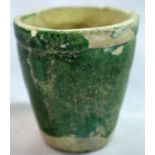 Chinese Ming Dynasty green glazed beaker, H: 81 mm. P&P Group 2 (£18+VAT for the first lot and £3+