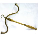 Edwardian beech handled double wig hook, H: 41 cm. P&P Group 3 (£25+VAT for the first lot and £5+VAT