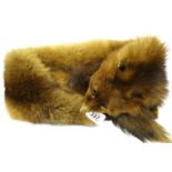 Fox fur stole, L: 126 cm. P&P Group 2 (£18+VAT for the first lot and £3+VAT for subsequent lots)