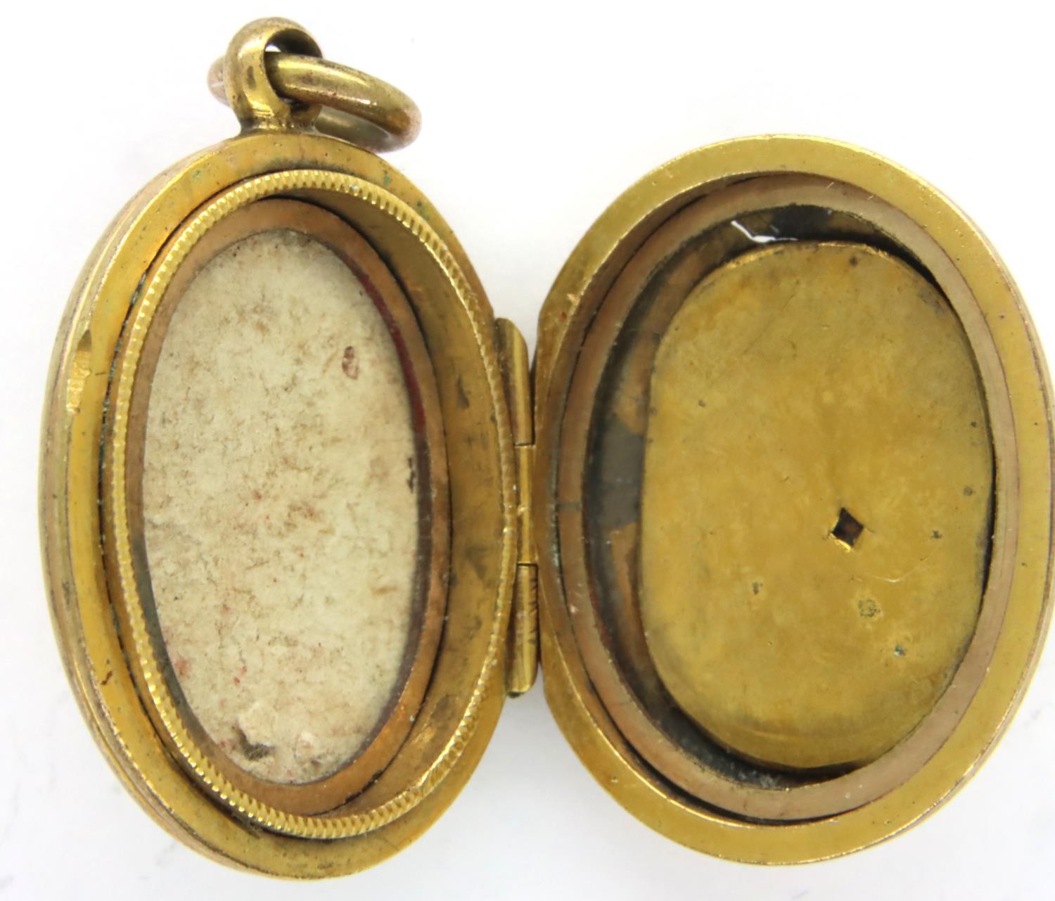 Presumed 9ct gold locket, unmarked, L: 18 mm, 6.0g. P&P Group 1 (£14+VAT for the first lot and £1+ - Image 3 of 3