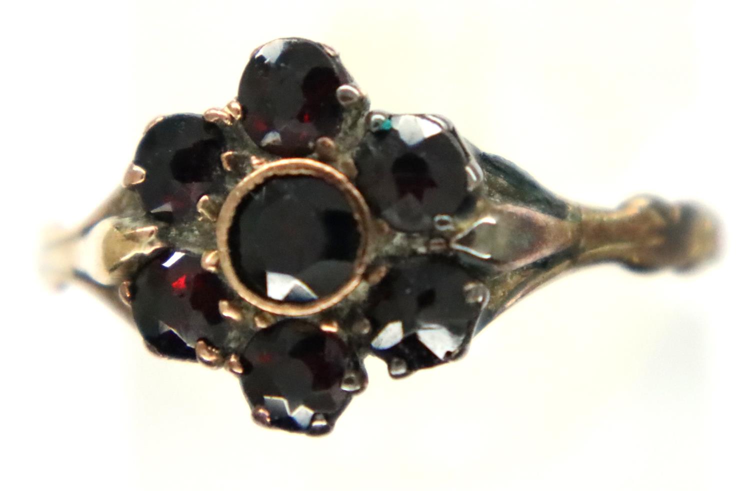 Unmarked 9ct gold garnet set ring, size N/O, 1.3g. P&P Group 1 (£14+VAT for the first lot and £1+VAT